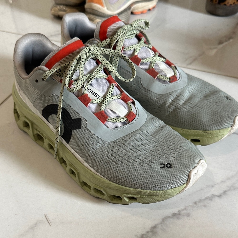 On Running cloudmonster us WOMENS size 9.5